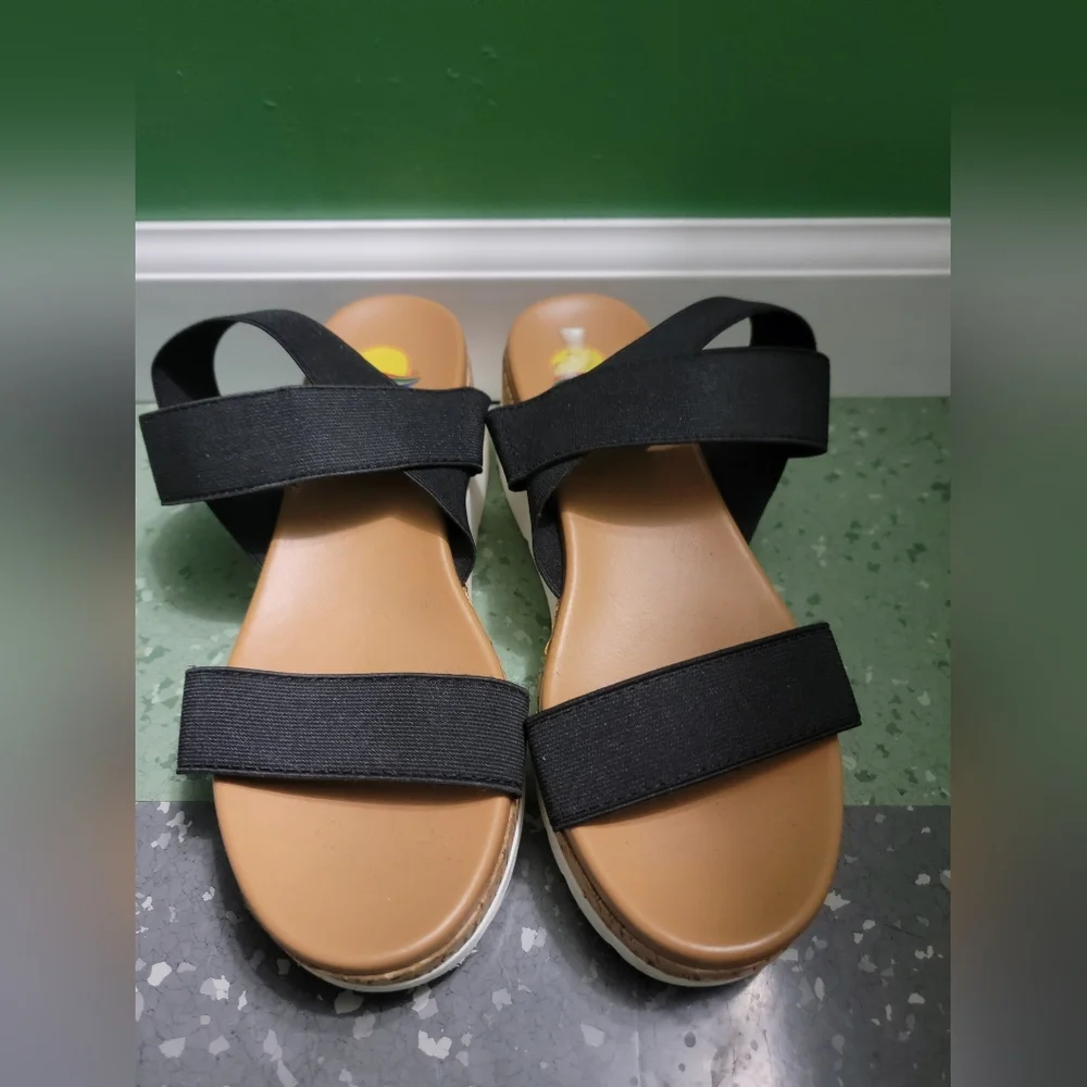 Maui Island Tan Sandals for Effortless Style and Comfort - Picture 4 of 4